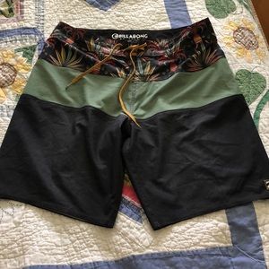 Billabong boardshorts size 29